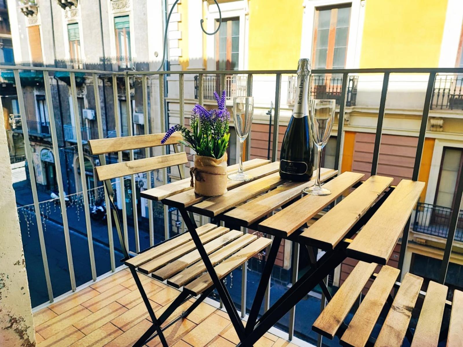 Duhome Apartment In The Heart Of كاتانيا المظهر الخارجي الصورة